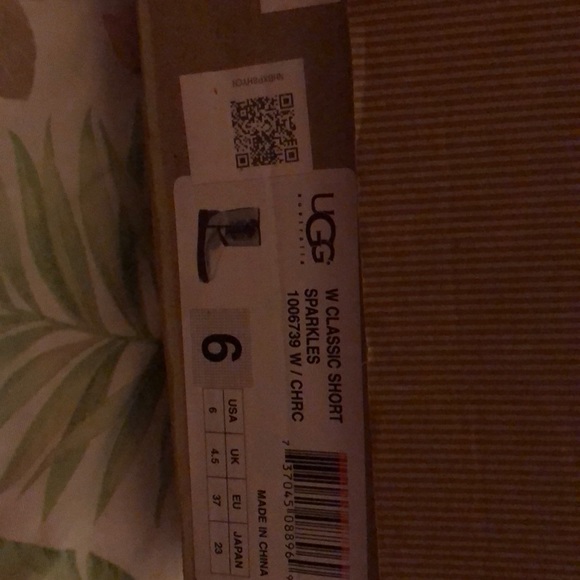 UGG Classic Short Sparkles - Picture 5 of 5